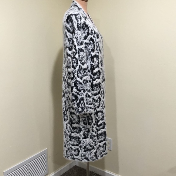 Band of Gypsies Cardigan Sweater Duster Size Medium White Black Reptile Eyelash - Picture 4 of 10